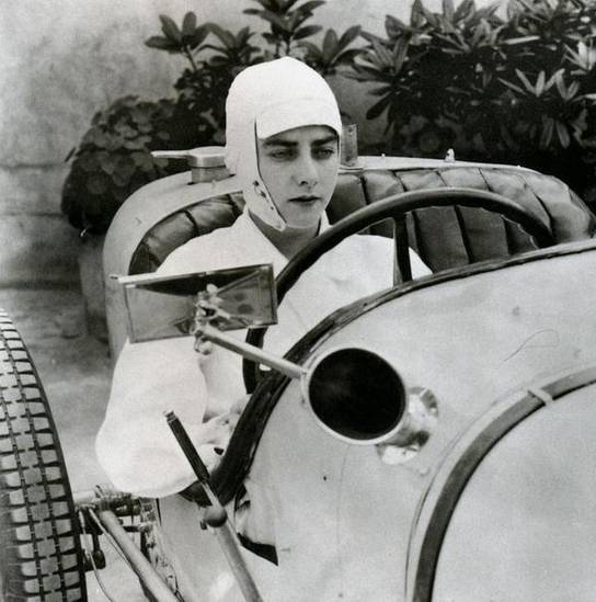 小镜子也有故事 后视镜的过去和现在