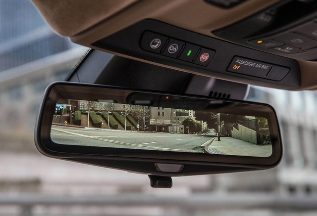 小镜子也有故事 后视镜的过去和现在