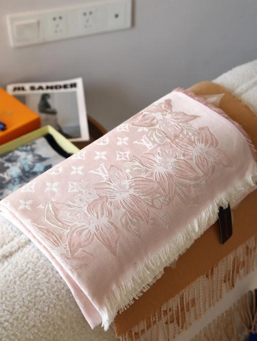 Lv老花披肩-粉色 商品图2