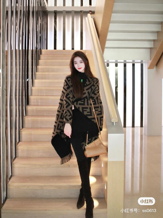 双面双色Fendi斗篷披肩 商品图7