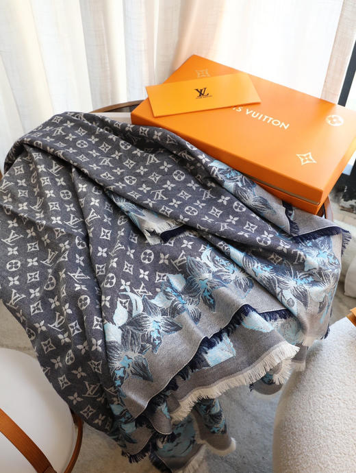 Lv老花披肩-蓝色 商品图7