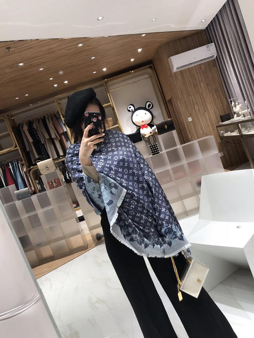 Lv老花披肩-蓝色 商品图2