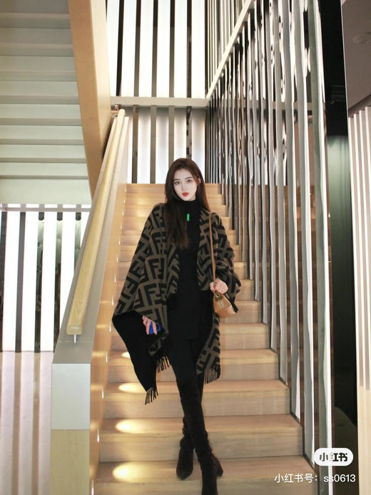 双面双色Fendi斗篷披肩 商品图8