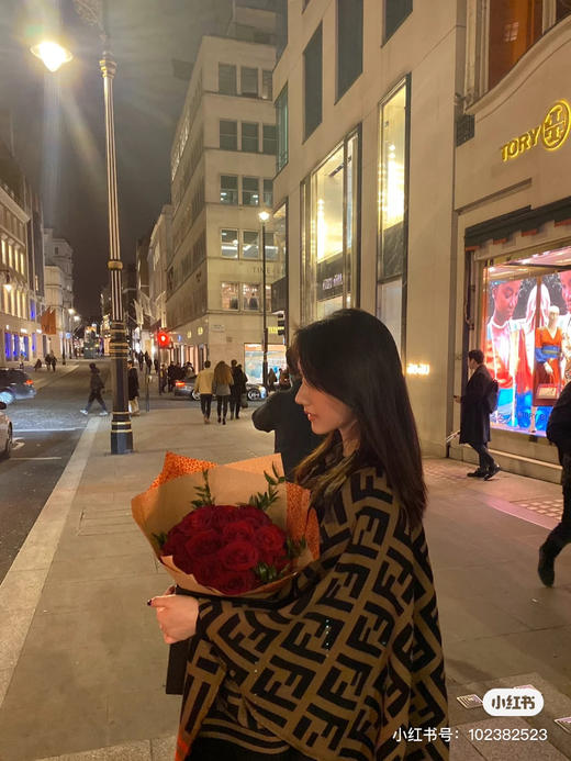 Fendi重磅最新经典FF字母元素羊毛斗篷 商品图2