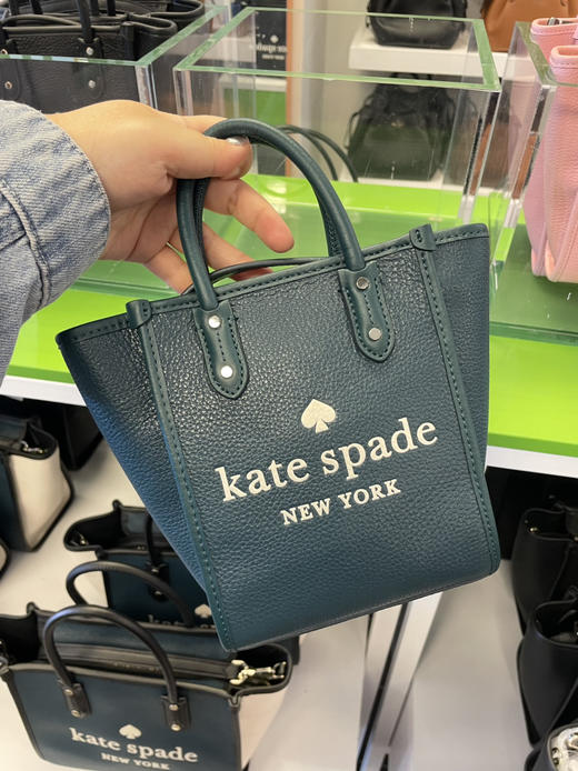 Kate spade KS Ella ♠️logo托特包，小号¥999，大号¥1699直邮到手！荔枝纹牛皮，配长肩带 商品图4