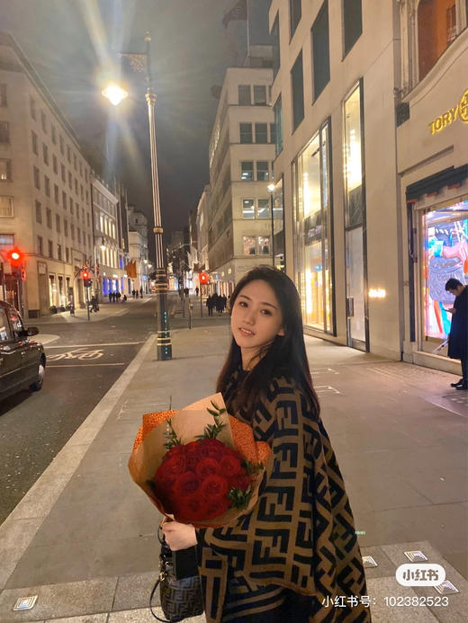 Fendi重磅最新经典FF字母元素羊毛斗篷 商品图0