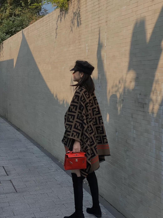 Fendi重磅最新经典FF字母元素羊毛斗篷 商品图9