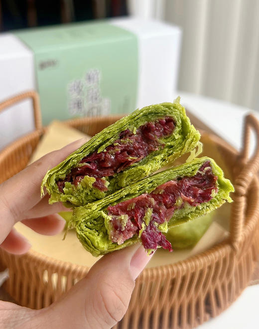 【新增蛋黄酥饼】【云南鲜花饼 预售3天】新鲜现烤新鲜发 手工现烤鲜花饼 玫瑰花香浓郁  酥软细腻  来自云南的浪漫~ 商品图12