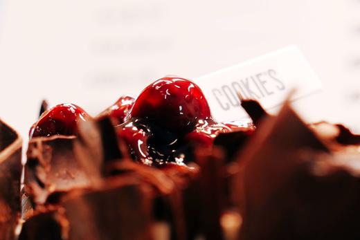 黑森林蛋糕，只用纯脂巧克力，进口酸樱桃。欢迎提前预定，当日订单或加急请拍下备注，我们会与您联系 商品图5