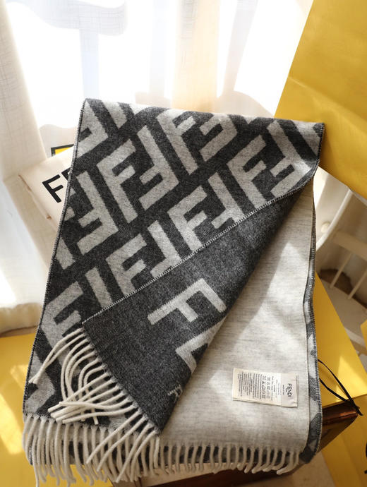 Fendi2022新款围巾-黑灰 商品图0