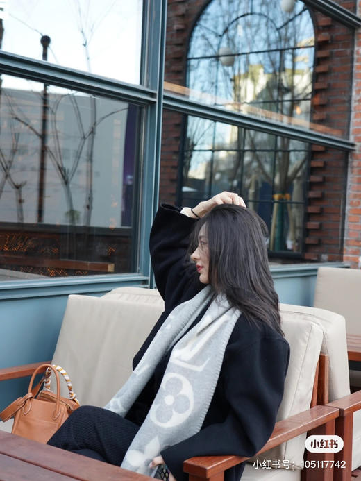 Lv手缝羊绒围巾-灰色 商品图4