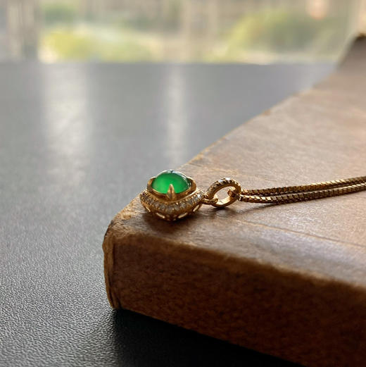 高冰种阳绿翡翠蛋面吊坠18k黄金钻石镶嵌 商品图7