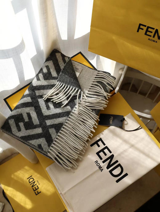 Fendi2022新款围巾-黑灰 商品图1