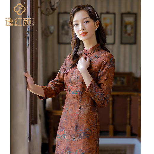 逸红颜 飞天 2025新款春季真丝质感柔软敦煌风气质修身中长款旗袍 商品图2
