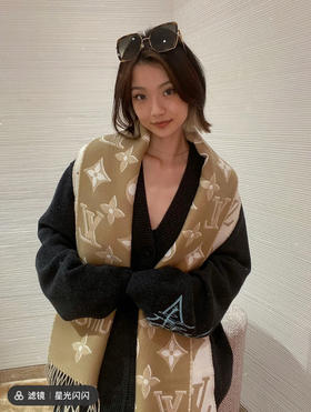 LV-M78160  2022年最新专柜官网同步 金属线双排logo 羊毛围巾