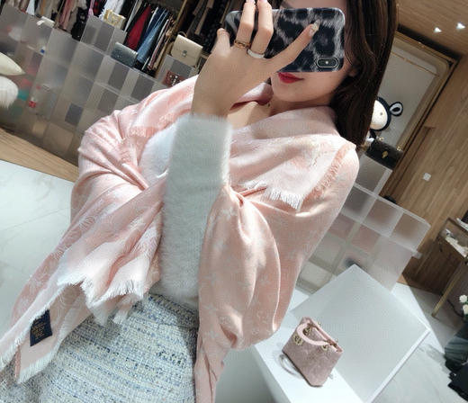 Lv老花披肩-粉色 商品图0