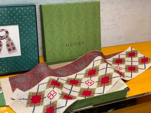 充满童趣的一条围巾Gucci菱纹羊毛长巾 商品图5