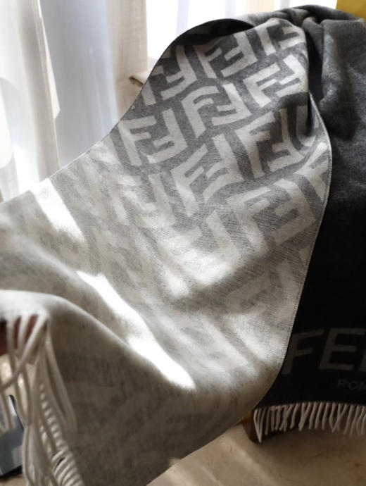 Fendi2022新款围巾-黑灰 商品图5