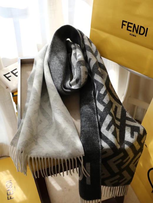 Fendi2022新款围巾-黑灰 商品图2