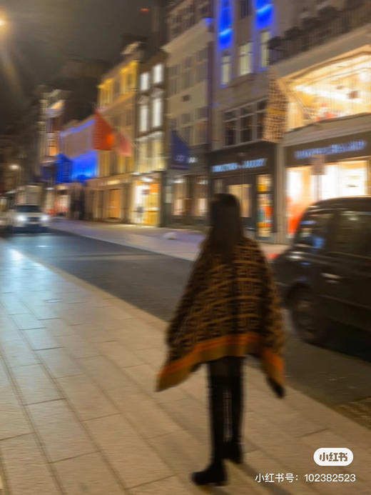 Fendi重磅最新经典FF字母元素羊毛斗篷 商品图1