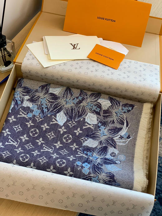 Lv老花披肩-蓝色 商品图3