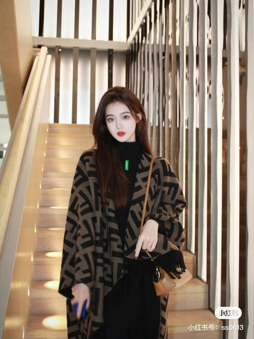 双面双色Fendi斗篷披肩 商品图6