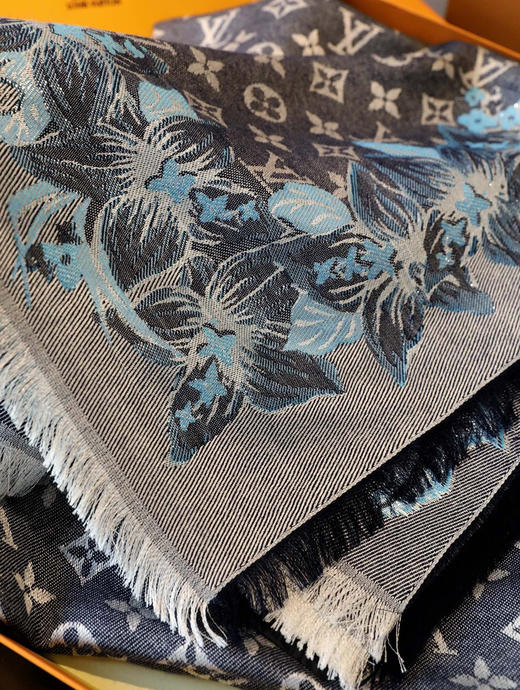 Lv老花披肩-蓝色 商品图8