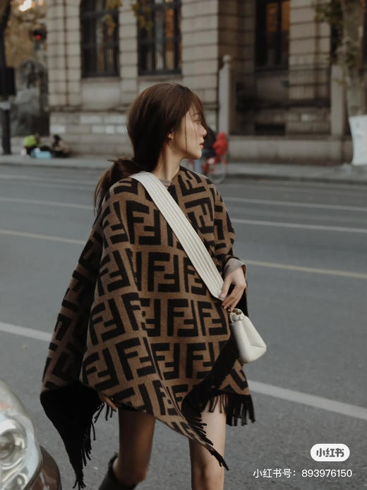 双面双色Fendi斗篷披肩 商品图4