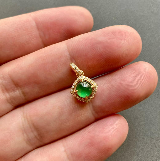 高冰种阳绿翡翠蛋面吊坠18k黄金钻石镶嵌 商品图4