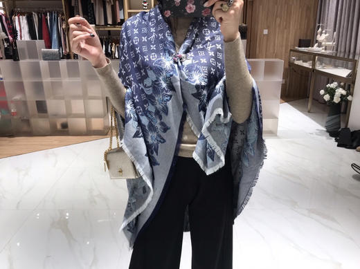 Lv老花披肩-蓝色 商品图0