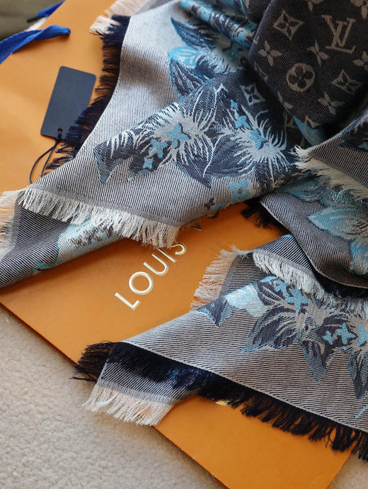 Lv老花披肩-蓝色 商品图9