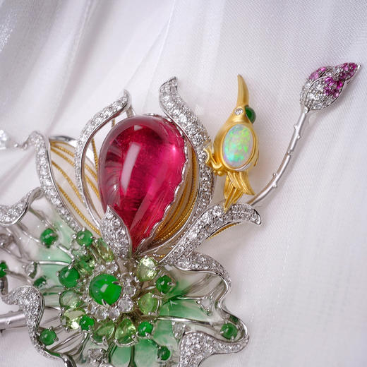 龢盒原创 青荷翠鸟，18k金镶满钻碧‬玺翡‬翠宝石大‬胸针 商品图2