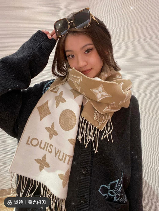 LV-M78160  2022年最新专柜官网同步 金属线双排logo 羊毛围巾 商品图1