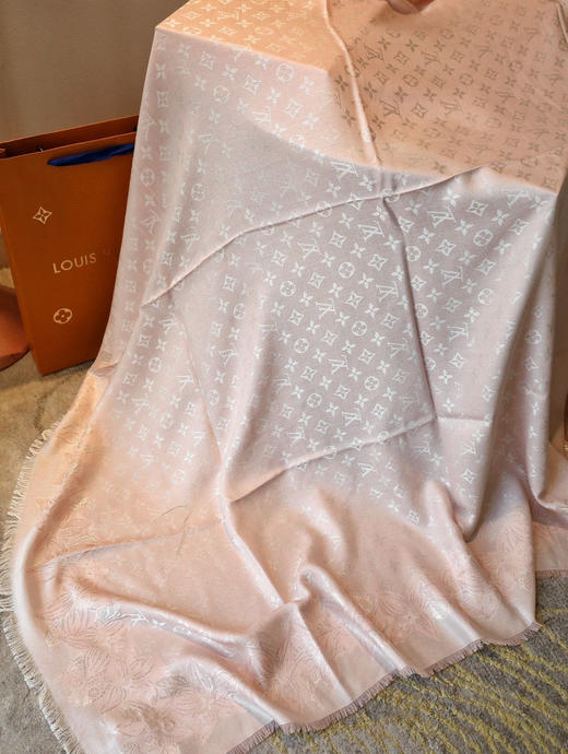 Lv老花披肩-粉色 商品图6