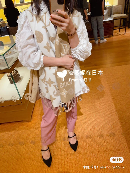 LV-M78160  2022年最新专柜官网同步 金属线双排logo 羊毛围巾 商品图3
