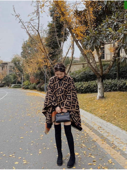 Fendi重磅最新经典FF字母元素羊毛斗篷 商品图5