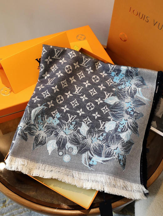 Lv老花披肩-蓝色 商品图5