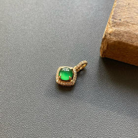 高冰种阳绿翡翠蛋面吊坠18k黄金钻石镶嵌