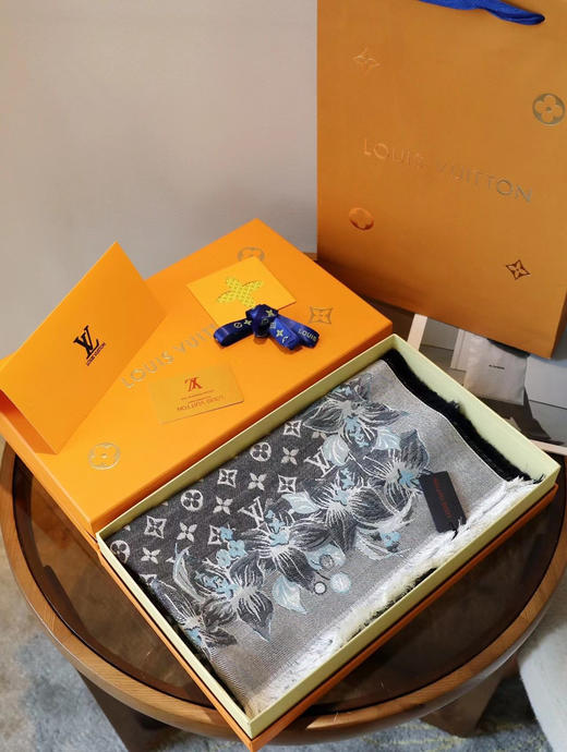 Lv老花披肩-蓝色 商品图4