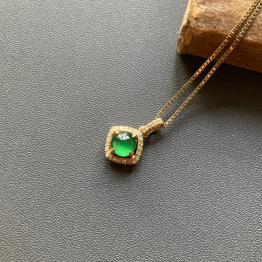 高冰种阳绿翡翠蛋面吊坠18k黄金钻石镶嵌 商品图8