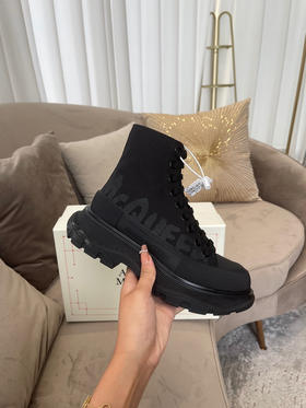 全黑高帮字母印花