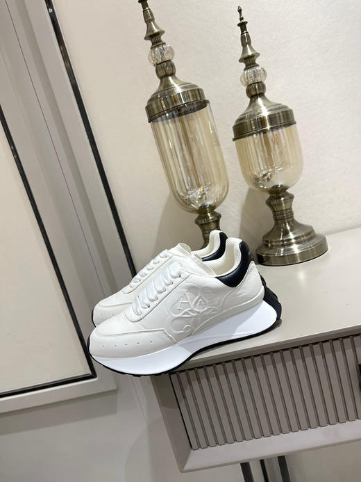 麦昆新款运动鞋-白色黑尾 商品图2