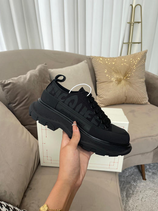 全黑低帮字母印花 商品图0