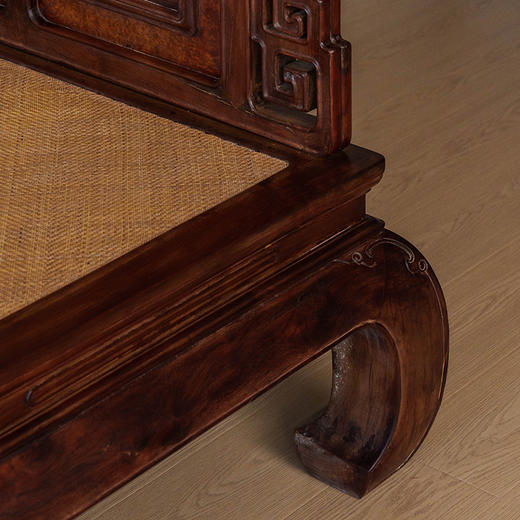 清 红木镶瘿木百宝嵌博古图七屏风式罗汉床及炕桌 商品图1