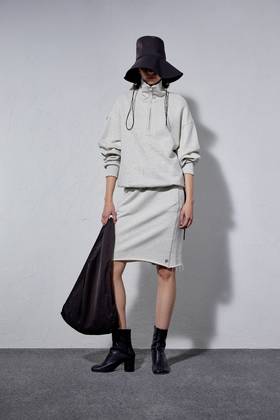 半开襟翻领拉链卫衣