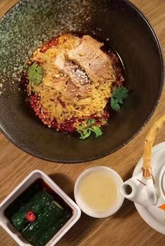 #10 陈小姐.有一只牛：麻辣拌面套餐（微辣） 商品图0