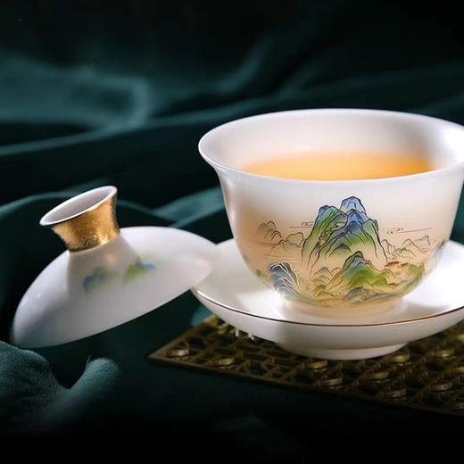 【只此青绿 也只有青绿】青绿江山茶壶、莲花杯、铃铛杯、禅定杯、圆融杯、水杯三件套，徐建勇老师签章，瓷质温润如玉 迎光透亮，浮雕堆金工艺 触感立体，珍藏品鉴 送礼臻品 商品图7