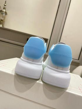新款蓝色胶尾小白鞋