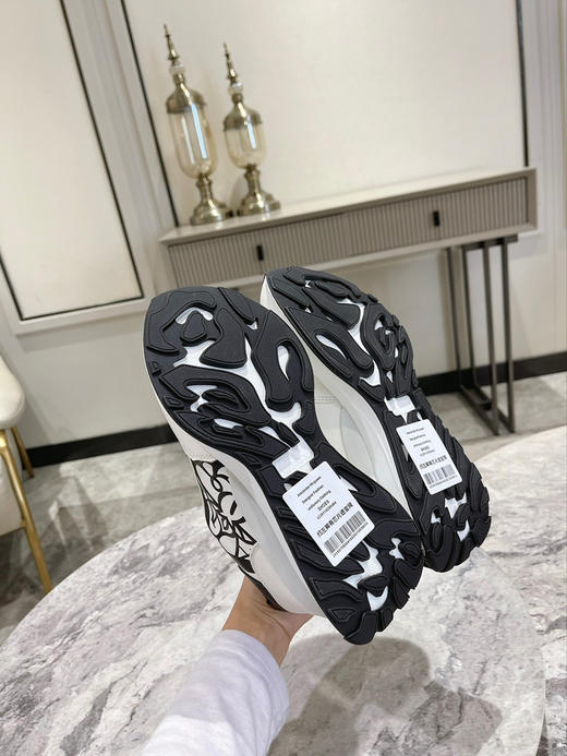 麦昆新款运动鞋-黑花黑尾 商品图7