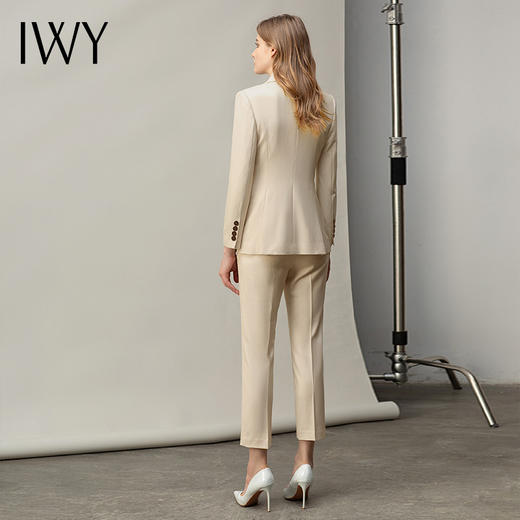 IWY/秋冬杏色西装套装女宽松简约商务通勤优雅气质西装西裤套装OLC12353+P12312 商品图3